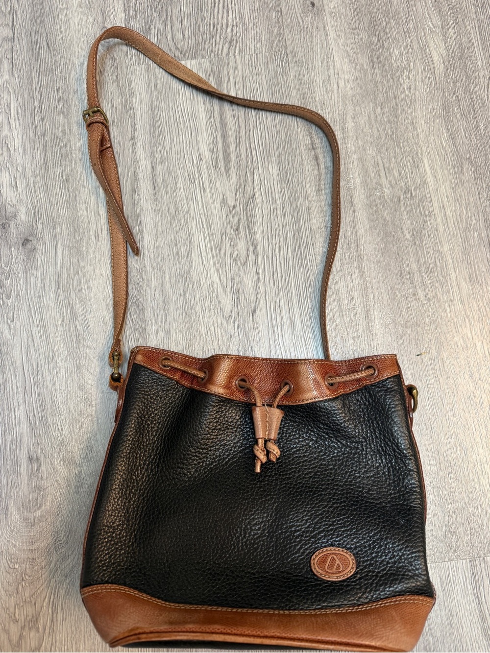 Vtg Liz & Co Claiborne Black Pebble Leather Bucket Bag Crossbody Messenger